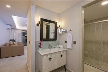 A Suite Side