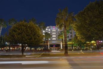Akra V Hotel