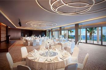 Akra V Hotel
