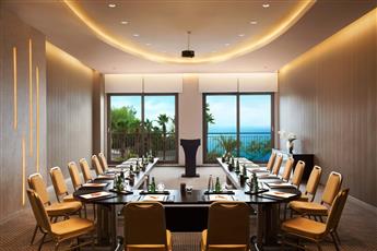 Akra V Hotel