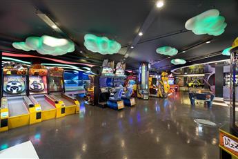 Akra V Hotel