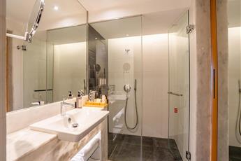 Akra V Hotel