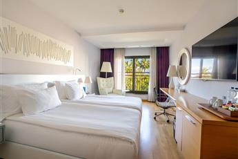 Akra V Hotel