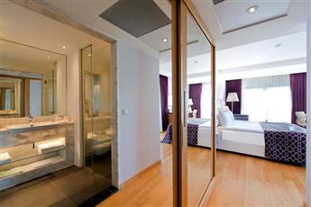 Akra V Hotel