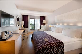 Akra V Hotel