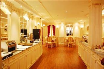 Albatros Premier Hotel 4*