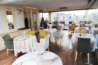 Albatros Premier Hotel 4*