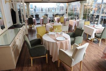 Albatros Premier Hotel 4*