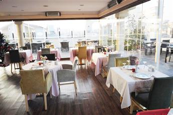 Albatros Premier Hotel 4*