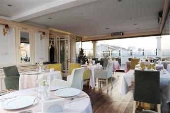 Albatros Premier Hotel 4*