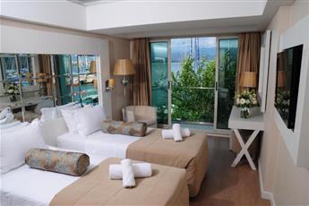 Alesta Yacht Hotel 4*