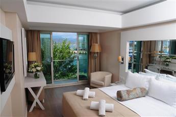 Alesta Yacht Hotel 4*