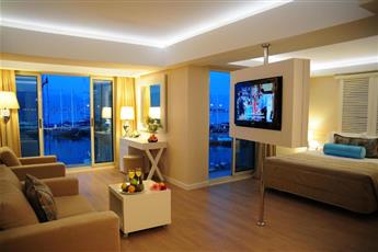 Alesta Yacht Hotel 4*