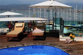 Alesta Yacht Hotel 4*