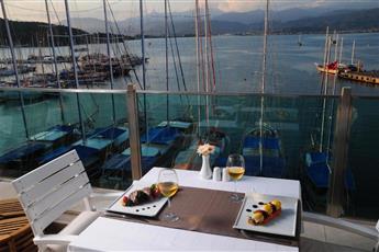 Alesta Yacht Hotel