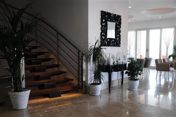 Alesta Yacht Hotel