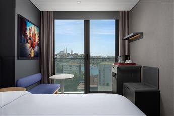 Aloft Istanbul Karakoy 5*