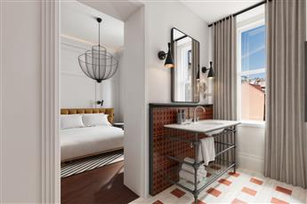 Aloft Istanbul Karakoy 5*