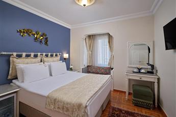 Alzer Hotel