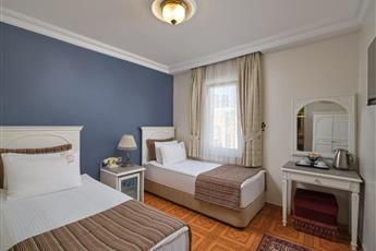 Alzer Hotel