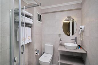 Alzer Hotel