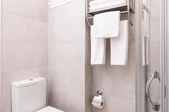 Alzer Hotel