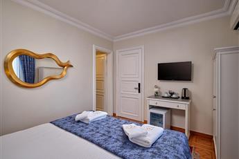 Alzer Hotel