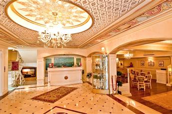Amiral Palace Hotel