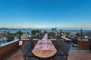 Amiral Palace Hotel