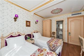 Amiral Palace Hotel
