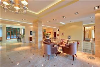 Apart Hotel Golden Line 4*