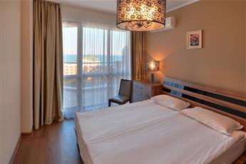 Apart Hotel Golden Line 4*