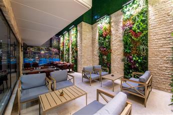 Aprilis Deluxe Hotel