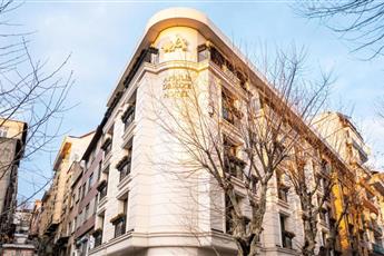 Aprilis Deluxe Hotel