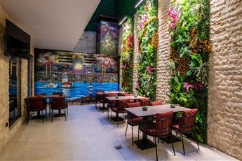 Aprilis Deluxe Hotel