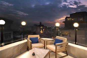 Aprilis Deluxe Hotel