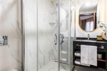 Aprilis Deluxe Hotel