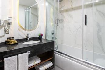Aprilis Deluxe Hotel