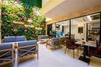 Aprilis Deluxe Hotel