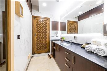 Aprilis Deluxe Hotel