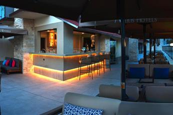 Aprilis Deluxe Hotel
