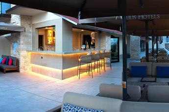 Aprilis Deluxe Hotel