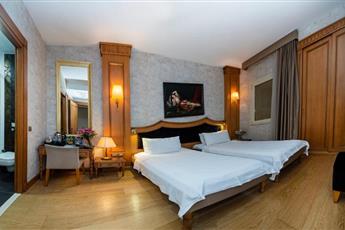 Aprilis Hotel