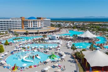 Aquasis De Luxe Resort & Spa