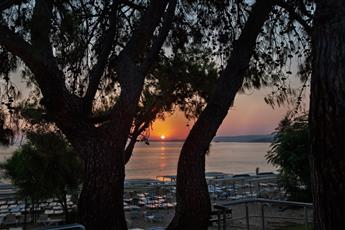 Armas Green Fugla Beach