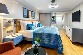 Arum Barut Collection