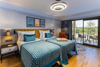 Arum Barut Collection