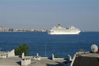 Aruna Hotel