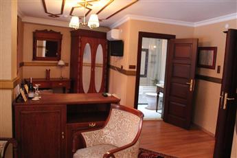 Aruna Hotel