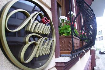 Aruna Hotel